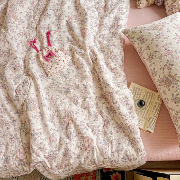 91家纺网 家纺一手货源 找家纺 仟网汇 2025新款皱皱纱简单款夏被四件套 花园里