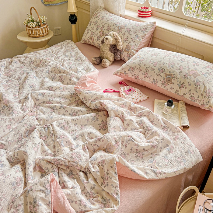 91家纺网 家纺一手货源 找家纺 仟网汇 2025新款皱皱纱简单款夏被四件套 花园里