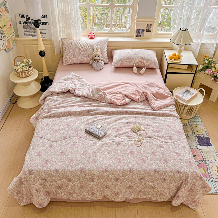 91家纺网 家纺一手货源 找家纺 仟网汇 2025新款皱皱纱简单款夏被四件套 花束-粉