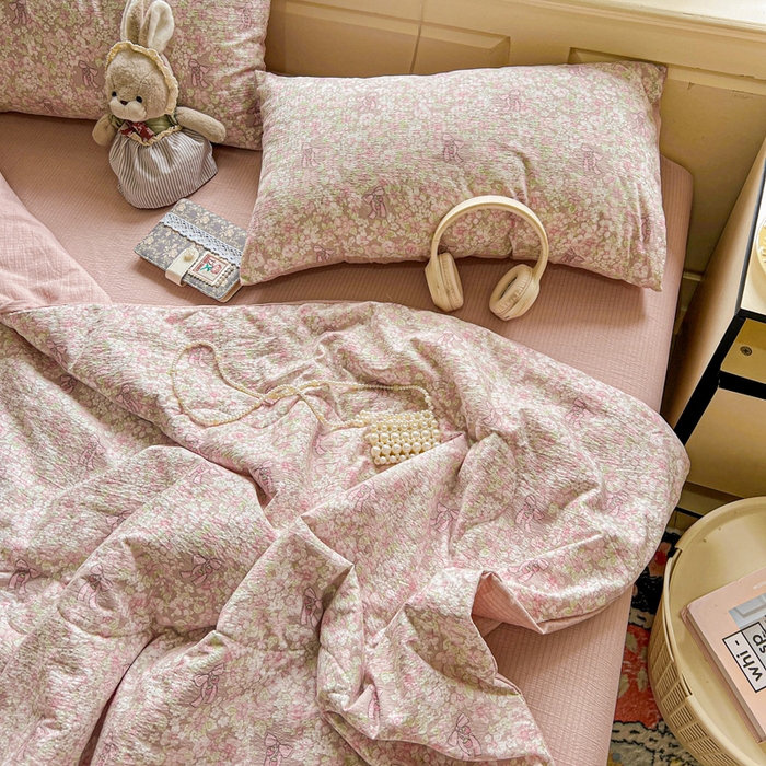 91家纺网 家纺一手货源 找家纺 仟网汇 2025新款皱皱纱简单款夏被四件套 花束-粉