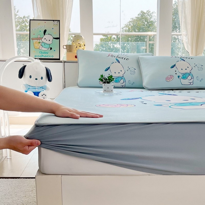 91家纺网 家纺一手货源 找家纺 蘭菲家纺 2025新款三丽鸥卡通印花冰丝凉席 恰恰-蓝