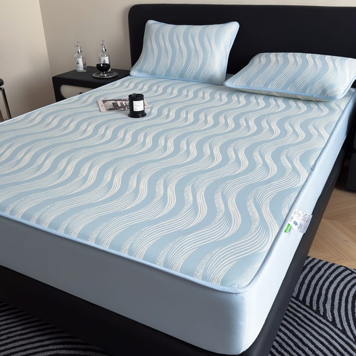 91家纺网 家纺一手货源 找家纺 九花鹿 2025新款A类PE凉感提花床笠款冰丝凉席软凉席可机洗可水洗 波纹（天空蓝）