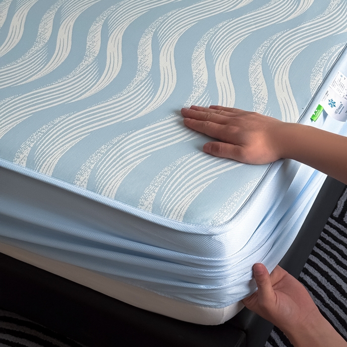 91家纺网 家纺一手货源 找家纺 九花鹿 2025新款A类PE凉感提花床笠款冰丝凉席软凉席可机洗可水洗 波纹（天空蓝）
