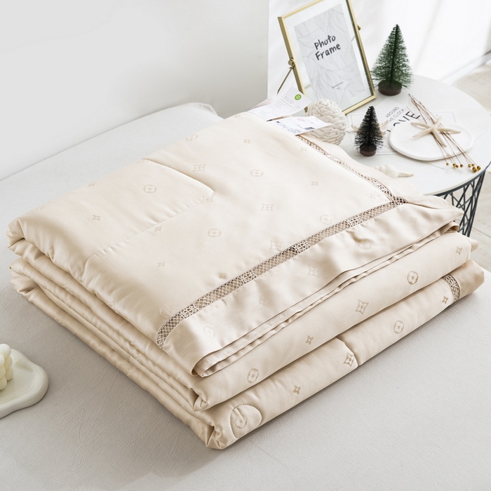 91家纺网 家纺一手货源 找家纺 鲁爱家纺供货 2025新款天丝夏被 慕斯-香槟金