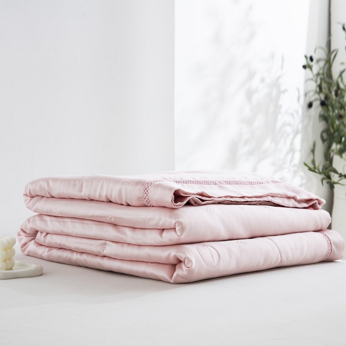 91家纺网 家纺一手货源 找家纺 鲁爱家纺供货 2025新款天丝夏被 慕斯-玉颜粉