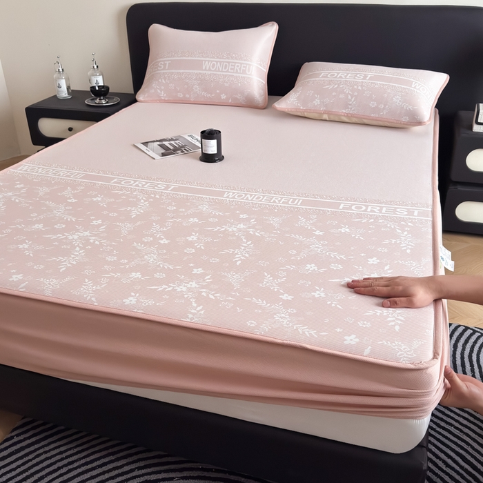 91家纺网 家纺一手货源 找家纺 九花鹿 2025新款A类PE凉感提花床笠款冰丝凉席软凉席可机洗可水洗 花梦（浅粉）