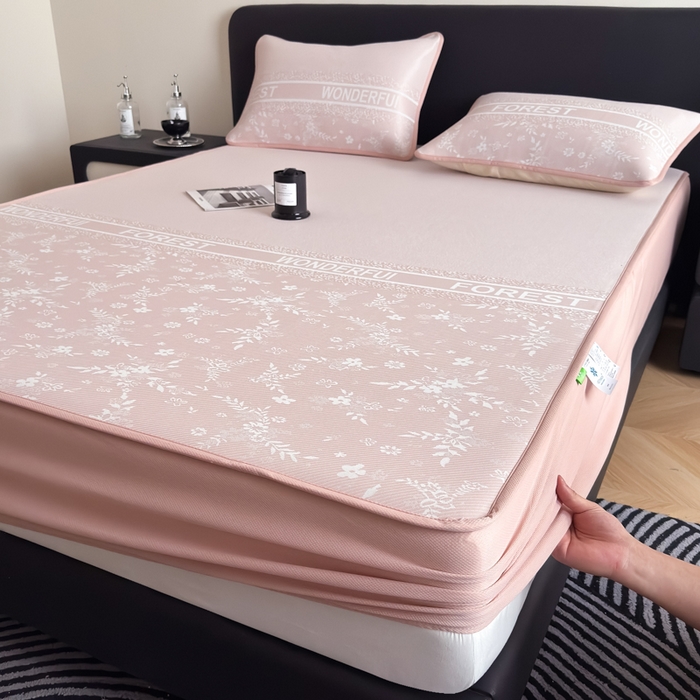 91家纺网 家纺一手货源 找家纺 九花鹿 2025新款A类PE凉感提花床笠款冰丝凉席软凉席可机洗可水洗 花梦（浅粉）