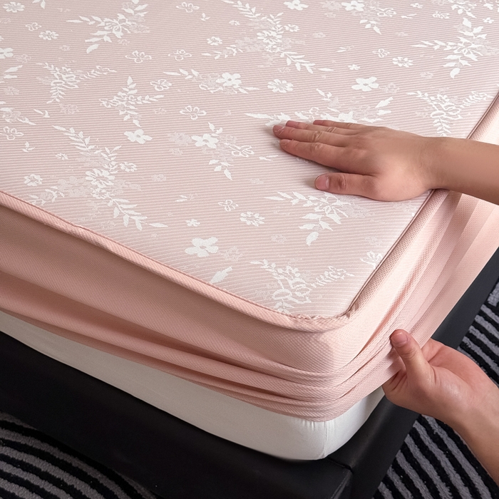 91家纺网 家纺一手货源 找家纺 九花鹿 2025新款A类PE凉感提花床笠款冰丝凉席软凉席可机洗可水洗 花梦（浅粉）