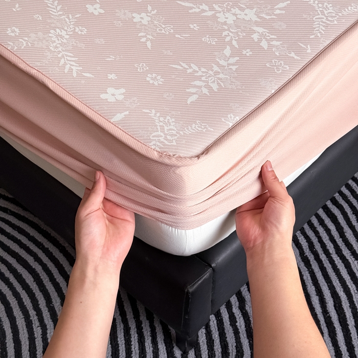 91家纺网 家纺一手货源 找家纺 九花鹿 2025新款A类PE凉感提花床笠款冰丝凉席软凉席可机洗可水洗 花梦（浅粉）