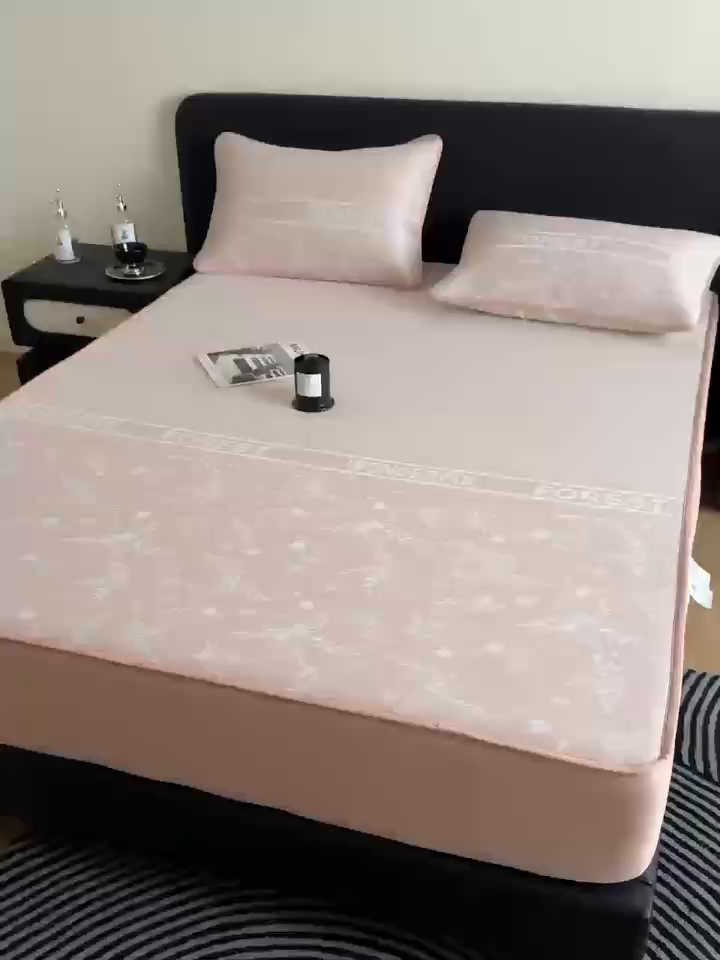 91家纺网 家纺一手货源 找家纺 九花鹿 2025新款A类PE凉感提花床笠款冰丝凉席软凉席可机洗可水洗 花梦（浅粉）