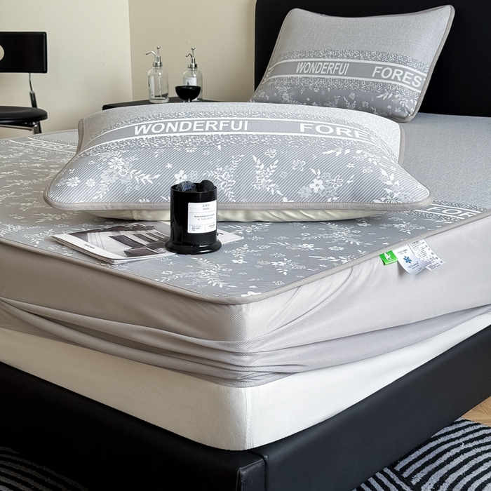 91家纺网 家纺一手货源 找家纺 九花鹿 2025新款A类PE凉感提花床笠款冰丝凉席软凉席可机洗可水洗 花梦（绅士灰）