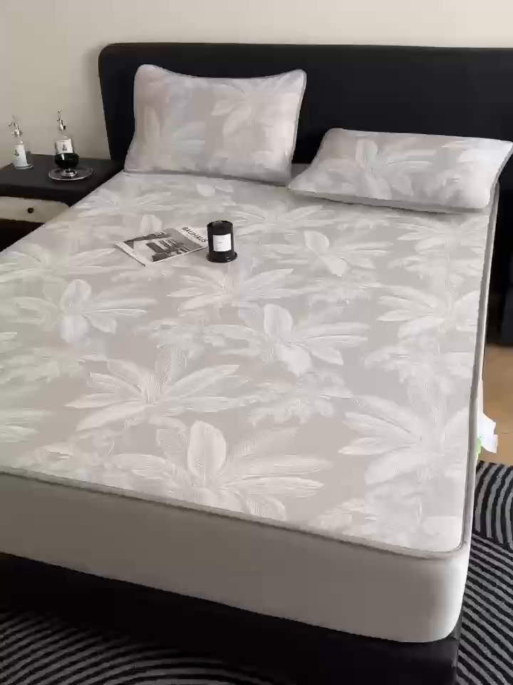 91家纺网 家纺一手货源 找家纺 九花鹿 2025新款A类PE凉感提花床笠款冰丝凉席软凉席可机洗可水洗 盆栽（米灰）