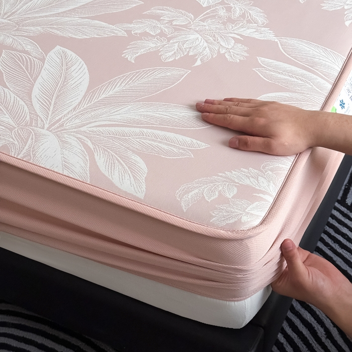 91家纺网 家纺一手货源 找家纺 九花鹿 2025新款A类PE凉感提花床笠款冰丝凉席软凉席可机洗可水洗 盆栽（樱花粉）