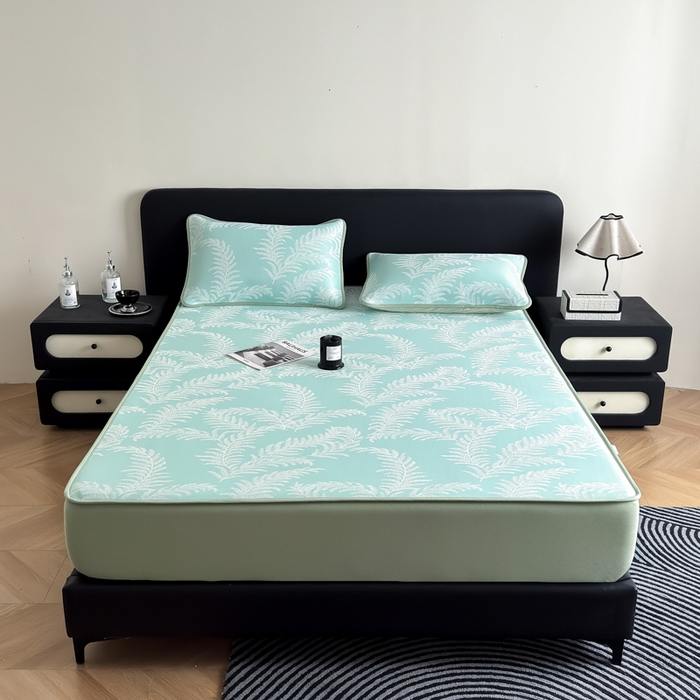 91家纺网 家纺一手货源 找家纺 九花鹿 2025新款A类PE凉感提花床笠款冰丝凉席软凉席可机洗可水洗 雪松之境（青绿）