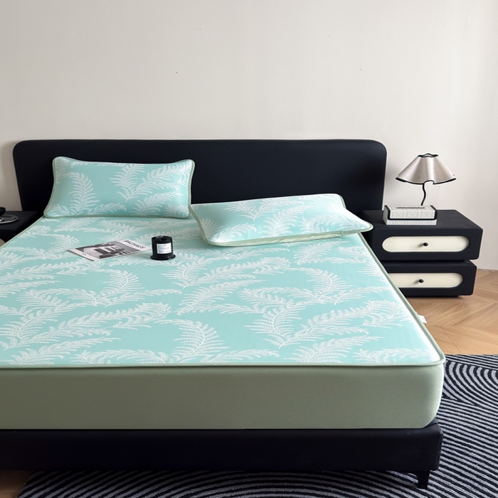 91家纺网 家纺一手货源 找家纺 九花鹿 2025新款A类PE凉感提花床笠款冰丝凉席软凉席可机洗可水洗 雪松之境（青绿）