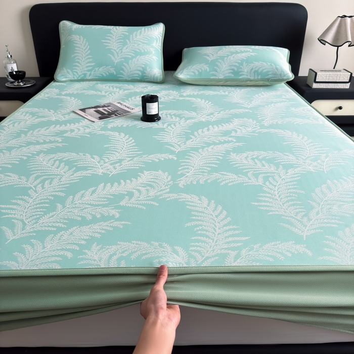 91家纺网 家纺一手货源 找家纺 九花鹿 2025新款A类PE凉感提花床笠款冰丝凉席软凉席可机洗可水洗 雪松之境（青绿）