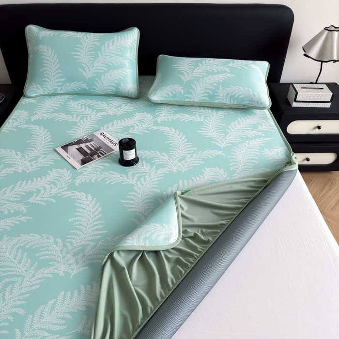 91家纺网 家纺一手货源 找家纺 九花鹿 2025新款A类PE凉感提花床笠款冰丝凉席软凉席可机洗可水洗 雪松之境（青绿）