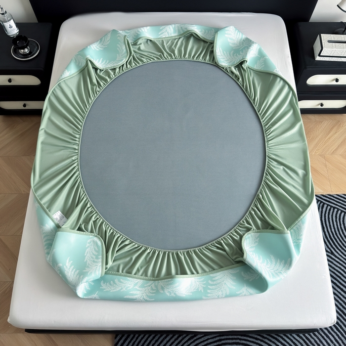 91家纺网 家纺一手货源 找家纺 九花鹿 2025新款A类PE凉感提花床笠款冰丝凉席软凉席可机洗可水洗 雪松之境（青绿）