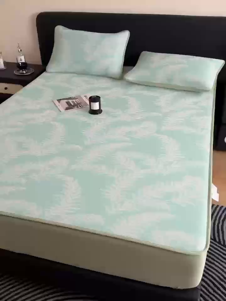 91家纺网 家纺一手货源 找家纺 九花鹿 2025新款A类PE凉感提花床笠款冰丝凉席软凉席可机洗可水洗 雪松之境（青绿）