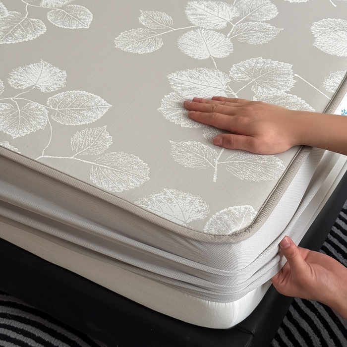 91家纺网 家纺一手货源 找家纺 九花鹿 2025新款A类PE凉感提花床笠款冰丝凉席软凉席可机洗可水洗 叶语（米灰）