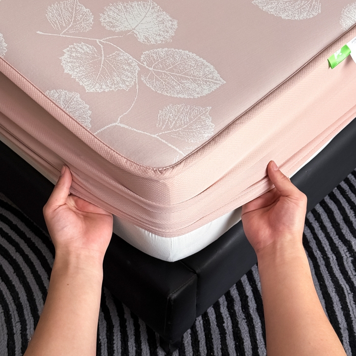 91家纺网 家纺一手货源 找家纺 九花鹿 2025新款A类PE凉感提花床笠款冰丝凉席软凉席可机洗可水洗 叶语（樱花粉）