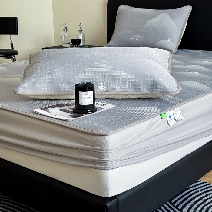 91家纺网 家纺一手货源 找家纺 九花鹿 2025新款A类PE凉感提花床笠款冰丝凉席软凉席可机洗可水洗 亦境（浅灰）