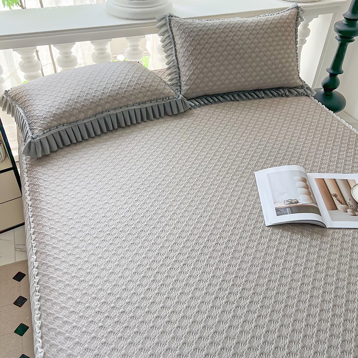 91家纺网 家纺一手货源 找家纺 乐居家纺 2025新款凉感凉豆豆凉席冰豆豆床裙系列 卡其