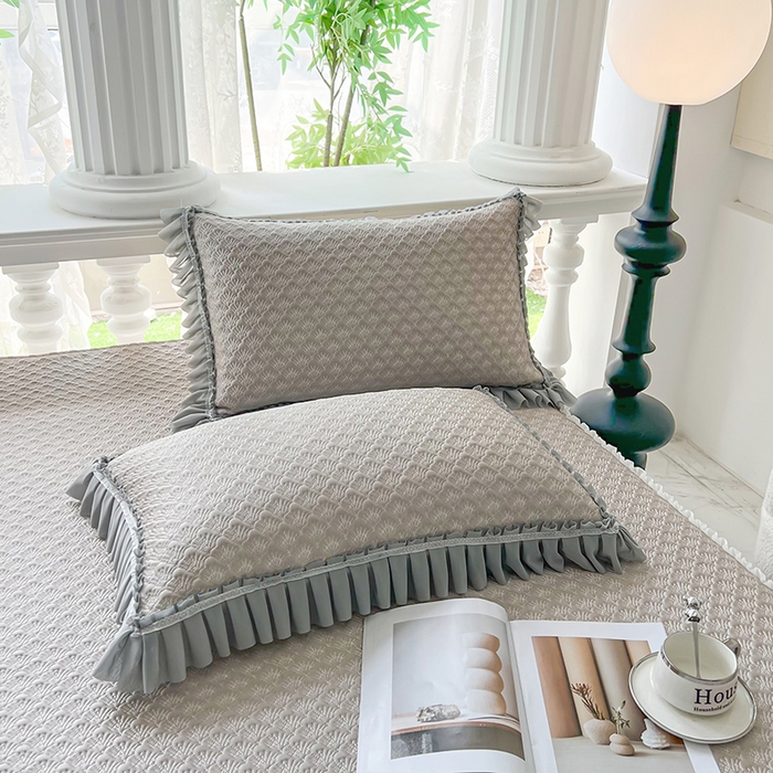 91家纺网 家纺一手货源 找家纺 乐居家纺 2025新款凉感凉豆豆凉席冰豆豆床裙系列 卡其