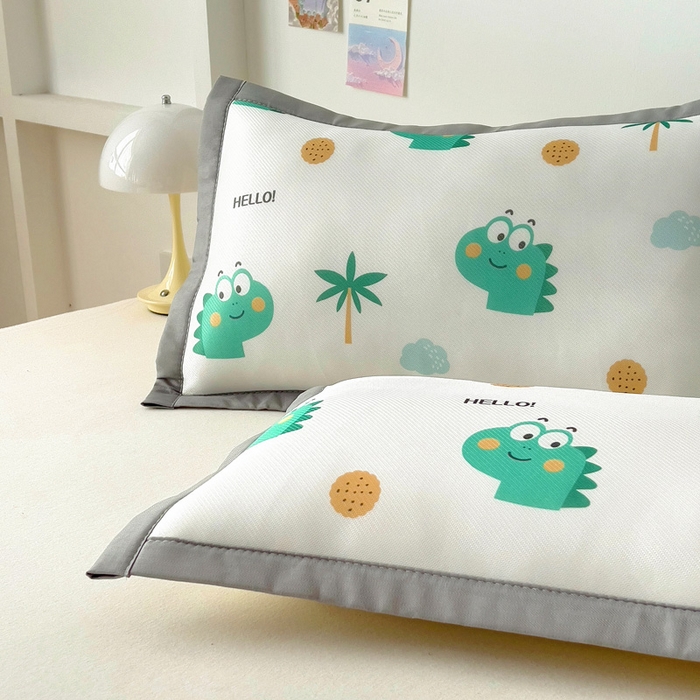 91家纺网 家纺一手货源 找家纺 乐秀家纺 2025春夏新款碳光冰丝儿童凉席枕套 恐龙伙伴