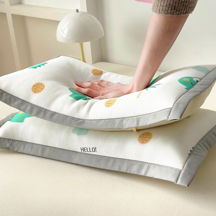 91家纺网 家纺一手货源 找家纺 乐秀家纺 2025春夏新款碳光冰丝儿童凉席枕套 恐龙伙伴