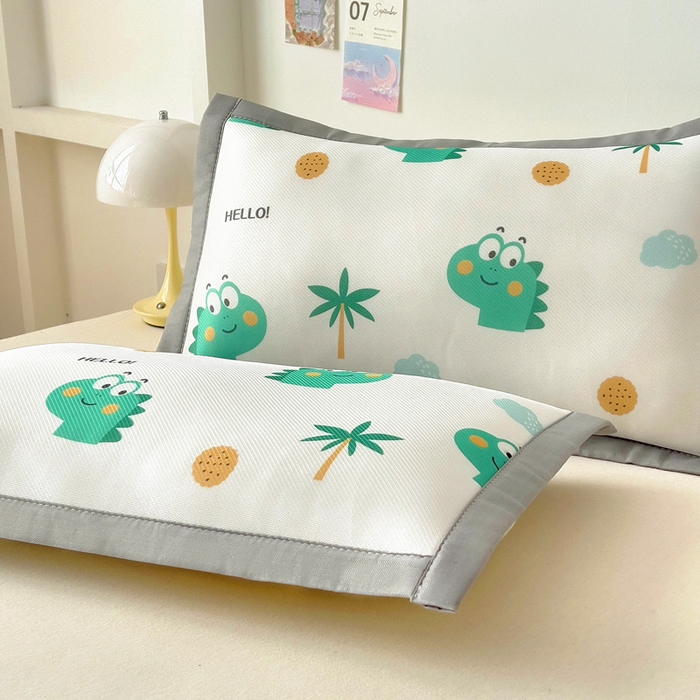 91家纺网 家纺一手货源 找家纺 乐秀家纺 2025春夏新款碳光冰丝儿童凉席枕套 恐龙伙伴
