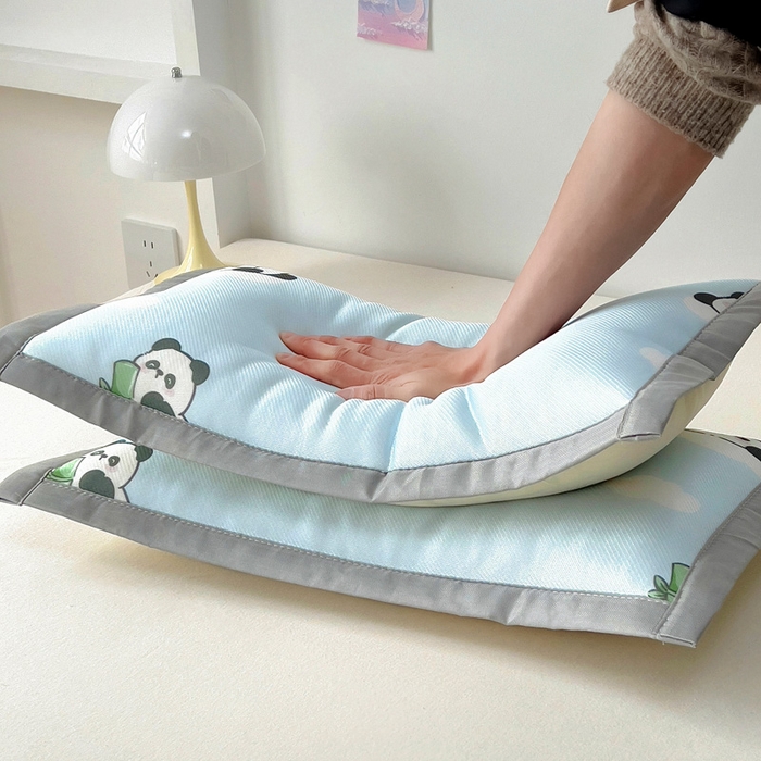 91家纺网 家纺一手货源 找家纺 乐秀家纺 2025春夏新款碳光冰丝儿童凉席枕套 云朵熊猫