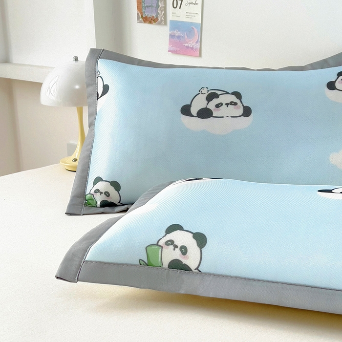 91家纺网 家纺一手货源 找家纺 乐秀家纺 2025春夏新款碳光冰丝儿童凉席枕套 云朵熊猫