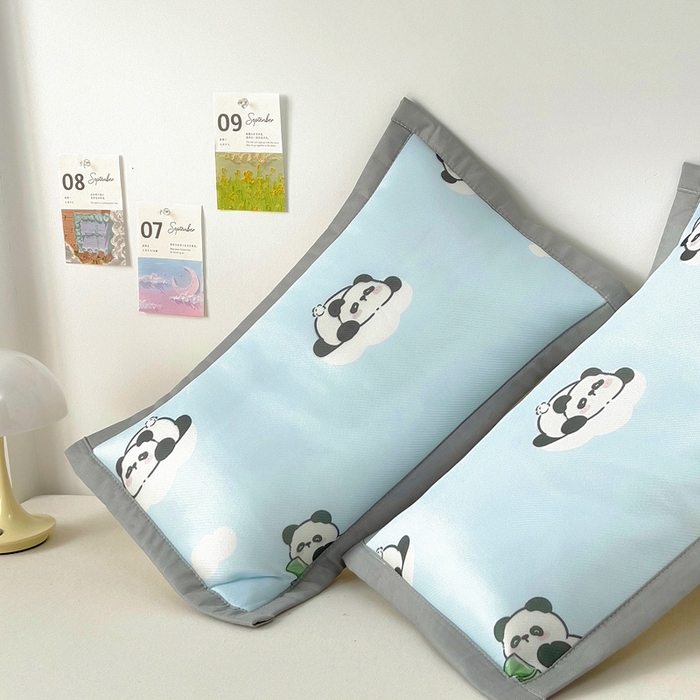 91家纺网 家纺一手货源 找家纺 乐秀家纺 2025春夏新款碳光冰丝儿童凉席枕套 云朵熊猫