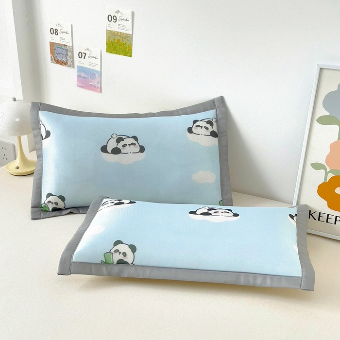 91家纺网 家纺一手货源 找家纺 乐秀家纺 2025春夏新款碳光冰丝儿童凉席枕套 云朵熊猫