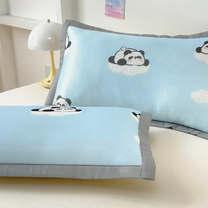 91家纺网 家纺一手货源 找家纺 乐秀家纺 2025春夏新款碳光冰丝儿童凉席枕套 云朵熊猫