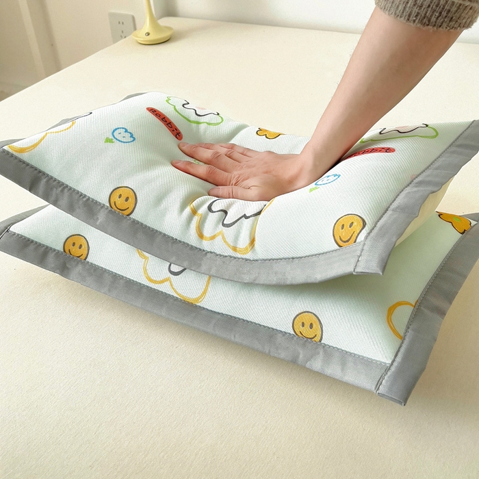 91家纺网 家纺一手货源 找家纺 乐秀家纺 2025春夏新款碳光冰丝儿童凉席枕套 神气小兔