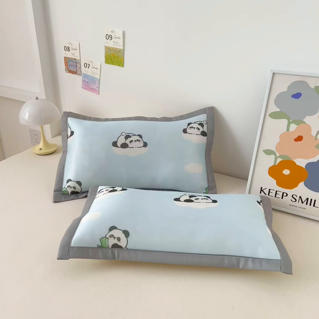 91家纺网 家纺一手货源 找家纺 乐秀家纺 2025春夏新款碳光冰丝儿童凉席枕套 云朵熊猫