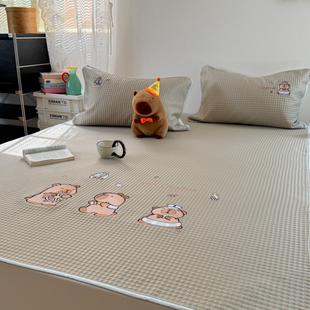 91家纺网 家纺一手货源 找家纺 柚子YOUTH 2025新款亲肤舒适冰豆豆凉感凉席席子 卡皮船长(绑带款）