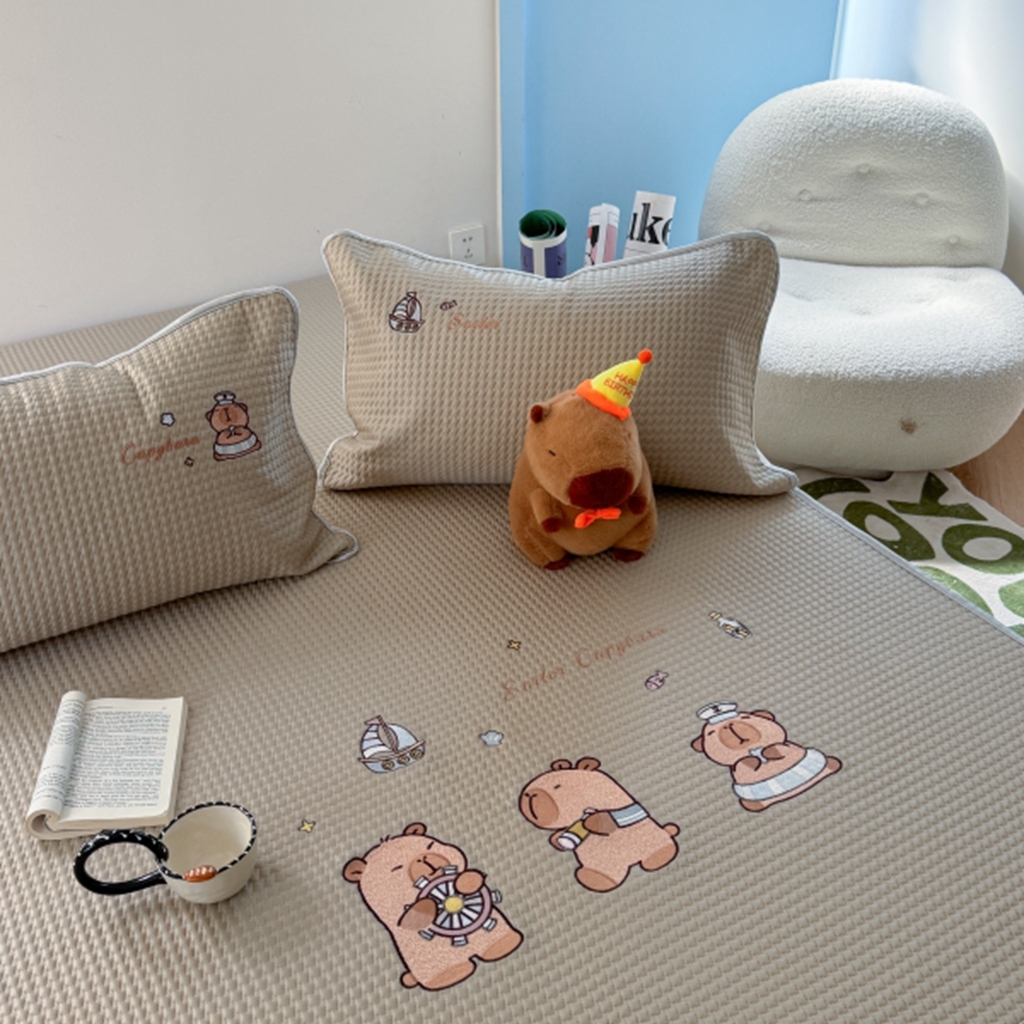 91家纺网 家纺一手货源 找家纺 柚子YOUTH 2025新款亲肤舒适冰豆豆凉感凉席席子 卡皮船长(绑带款）