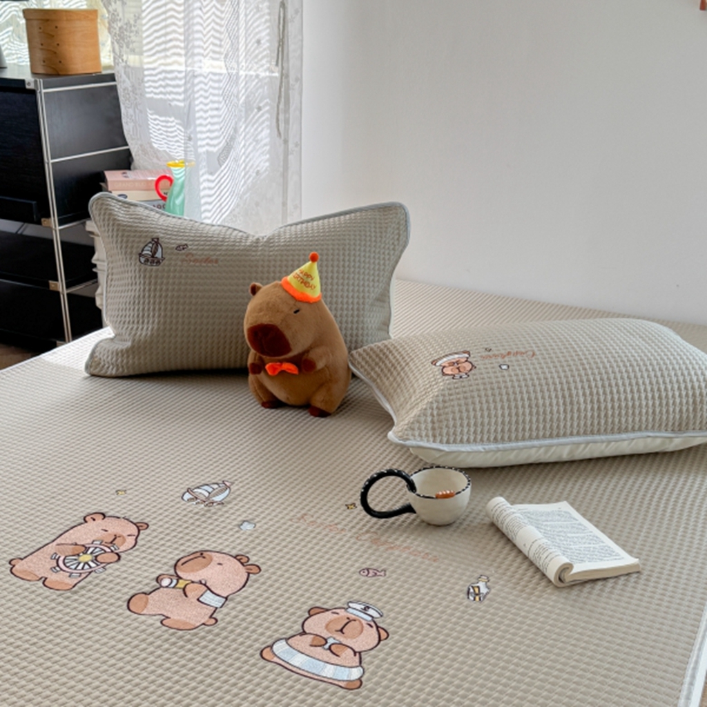 91家纺网 家纺一手货源 找家纺 柚子YOUTH 2025新款亲肤舒适冰豆豆凉感凉席席子 卡皮船长(绑带款）