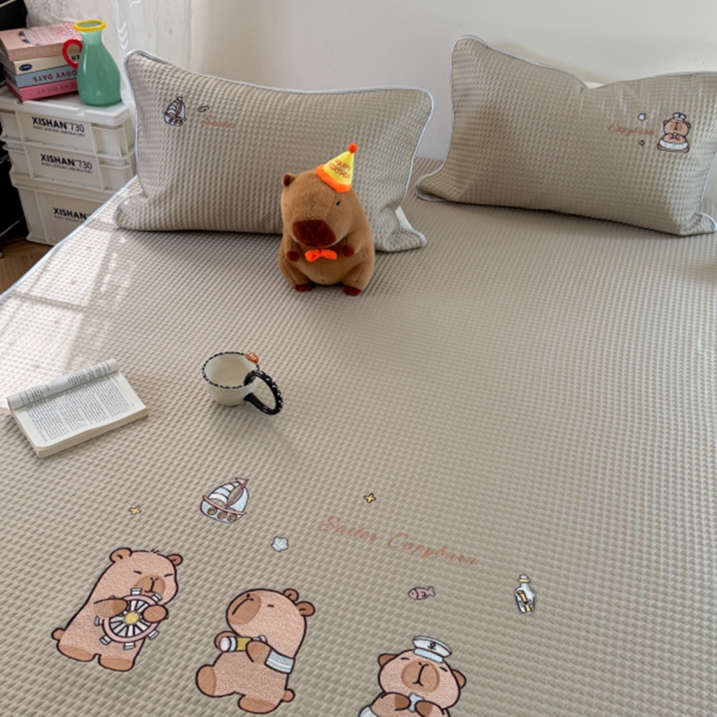 91家纺网 家纺一手货源 找家纺 柚子YOUTH 2025新款亲肤舒适冰豆豆凉感凉席席子 卡皮船长(绑带款）