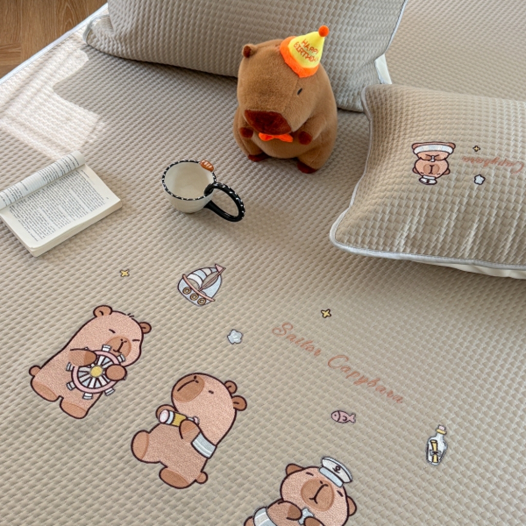 91家纺网 家纺一手货源 找家纺 柚子YOUTH 2025新款亲肤舒适冰豆豆凉感凉席席子 卡皮船长(绑带款）