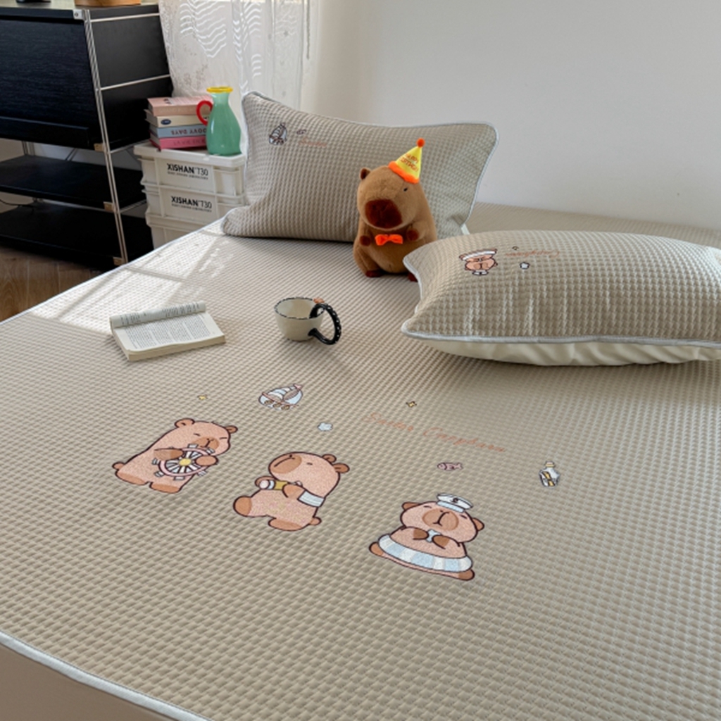 91家纺网 家纺一手货源 找家纺 柚子YOUTH 2025新款亲肤舒适冰豆豆凉感凉席席子 卡皮船长(绑带款）