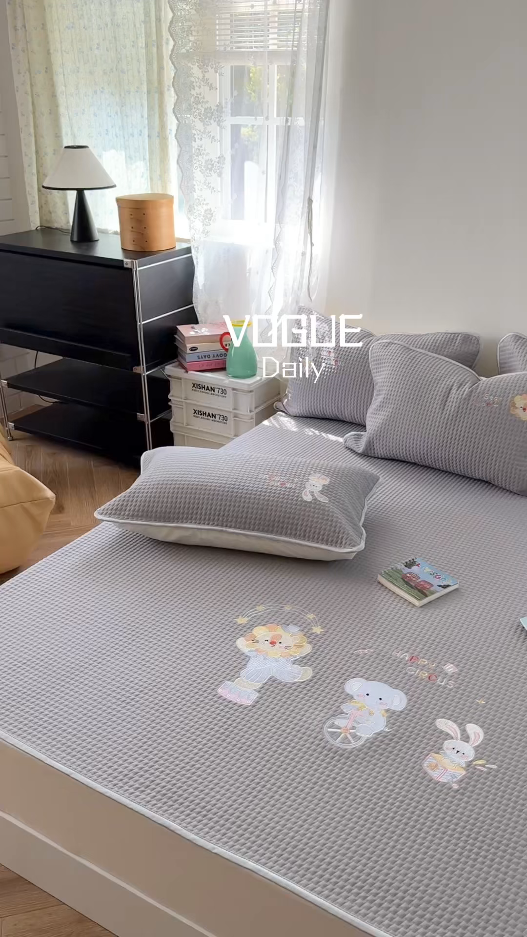 91家纺网 家纺一手货源 找家纺 柚子YOUTH 2025新款亲肤舒适冰豆豆凉感凉席席子 马戏团(绑带款）