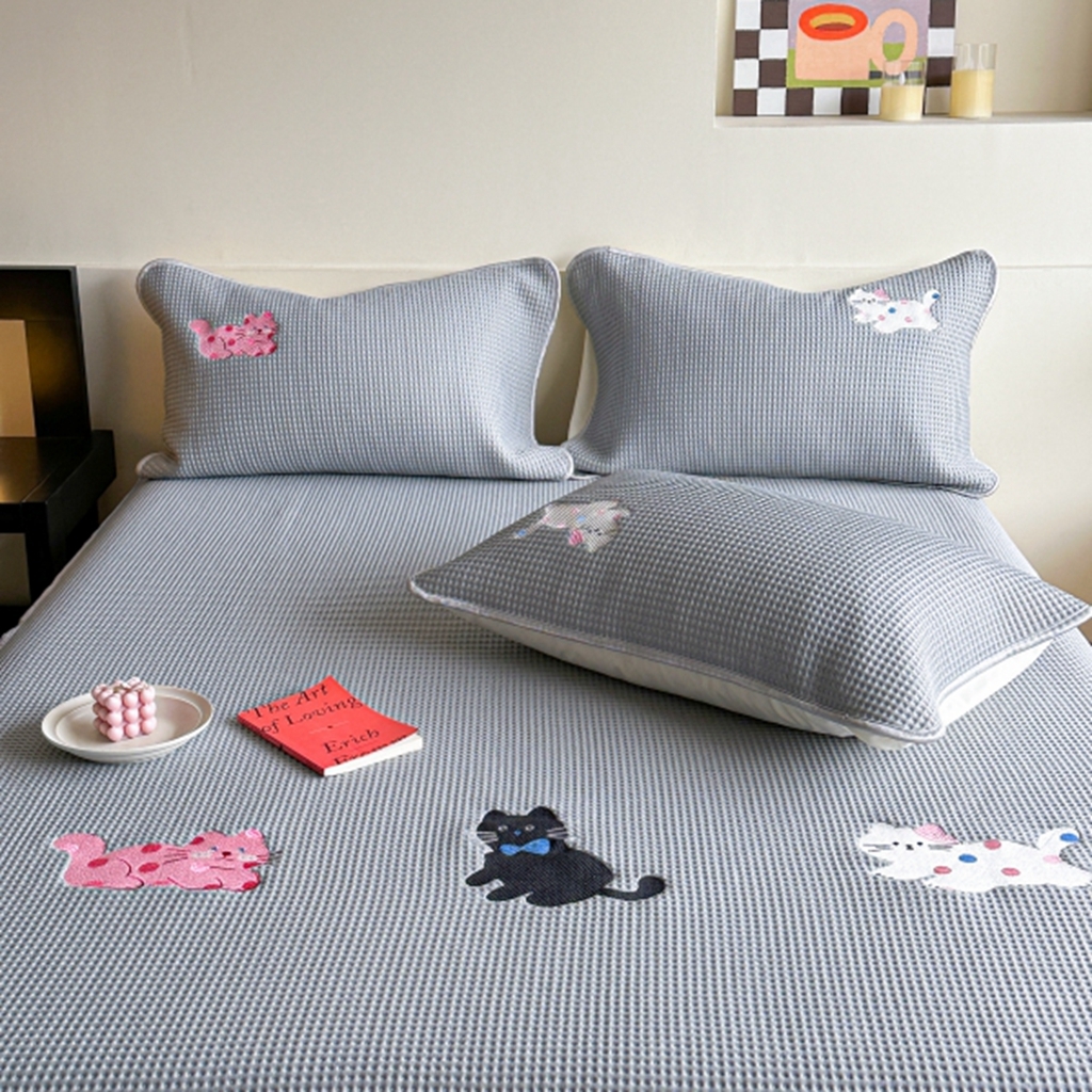 91家纺网 家纺一手货源 找家纺 柚子YOUTH 2025新款亲肤舒适冰豆豆凉感凉席席子 三只猫(绑带款）