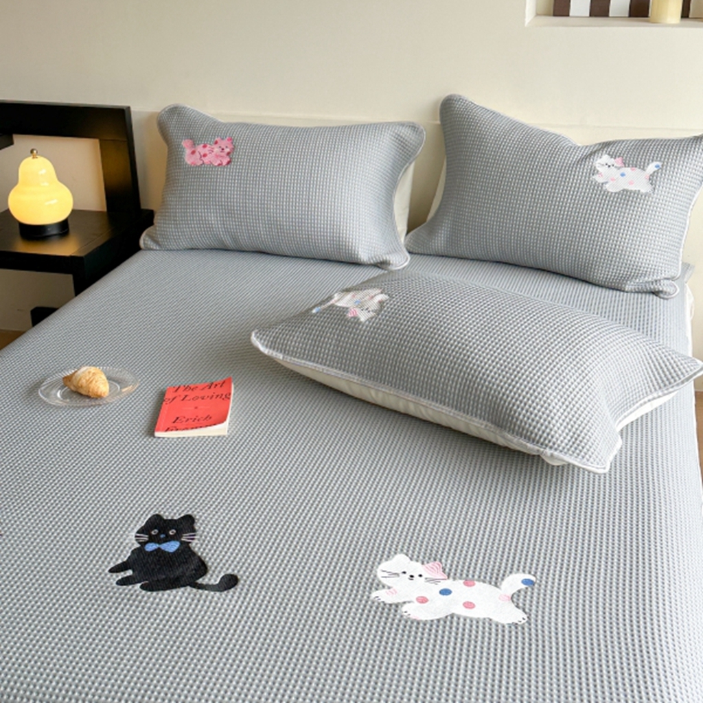 91家纺网 家纺一手货源 找家纺 柚子YOUTH 2025新款亲肤舒适冰豆豆凉感凉席席子 三只猫(绑带款）