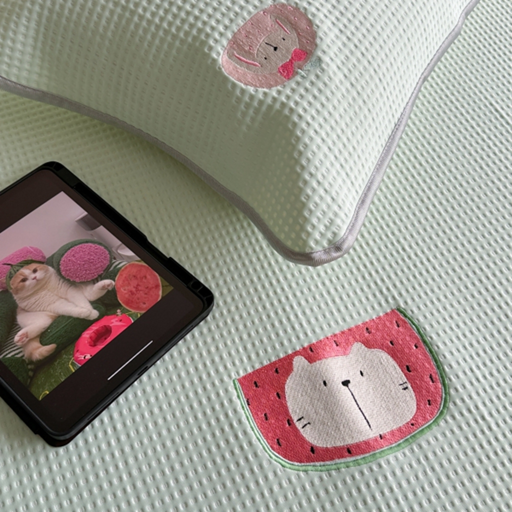 91家纺网 家纺一手货源 找家纺 柚子YOUTH 2025新款亲肤舒适冰豆豆凉感凉席席子 水果派对(绑带款）