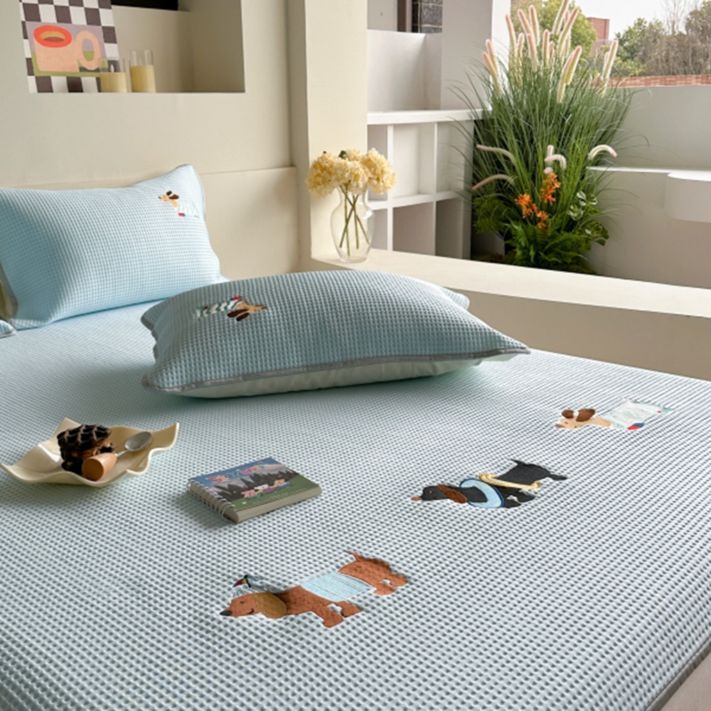 91家纺网 家纺一手货源 找家纺 柚子YOUTH 2025新款亲肤舒适冰豆豆凉感凉席席子 夏日小狗(绑带款）