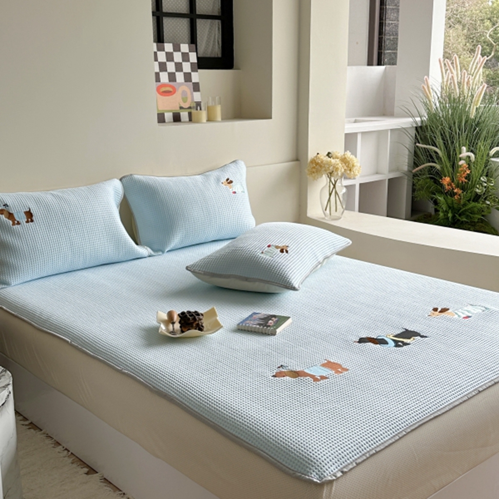 91家纺网 家纺一手货源 找家纺 柚子YOUTH 2025新款亲肤舒适冰豆豆凉感凉席席子 夏日小狗(绑带款）